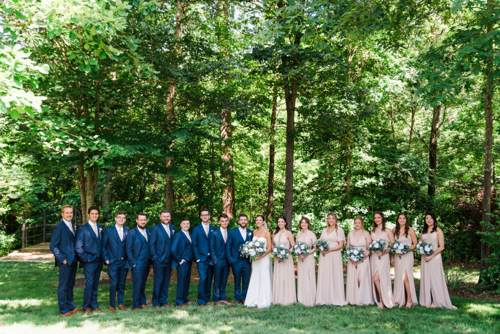 A bride and groom posing with their groomsmen and bridesmaids